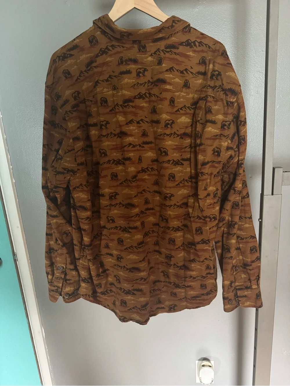 Duluth Trading Co Mustard Brown Bear & Mountain Button-Up Flannel Shirt